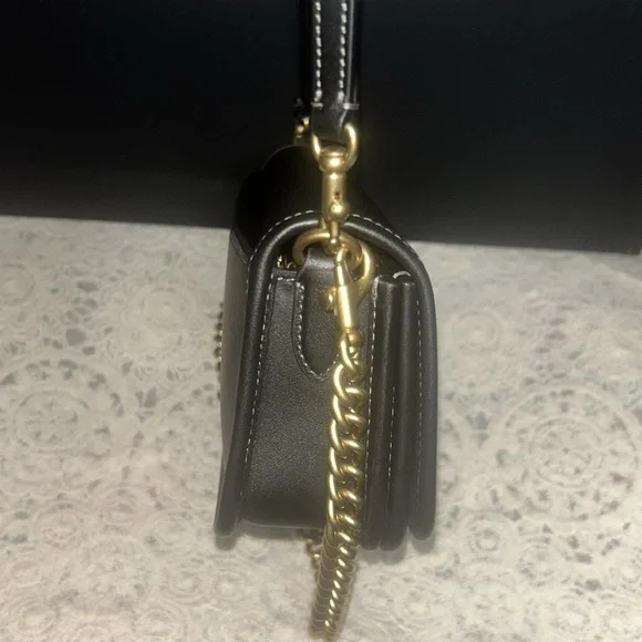 Gorgeous Coach Dinky Bag - Picture 4 of 13